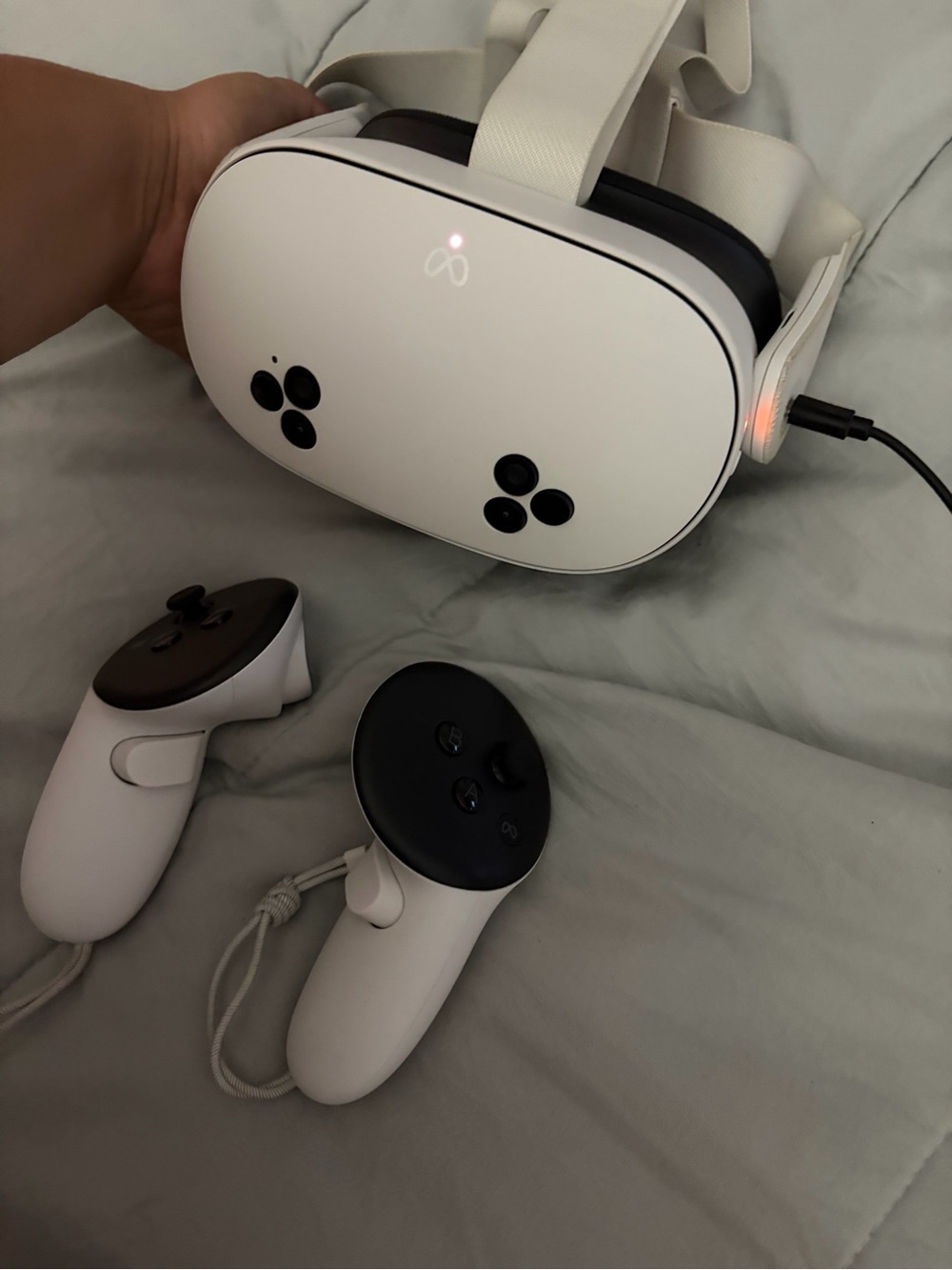 Standalone VR Headset with White Controllers - White